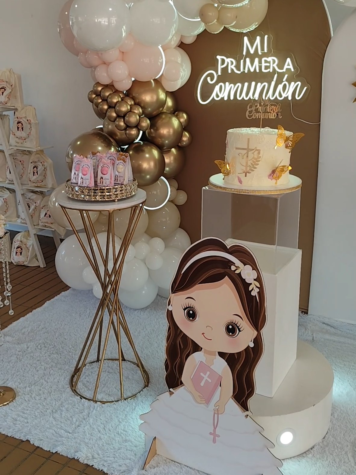 Decoración de primera comunión  Alquiler de mobiliario y decoracion  Cotiza con nosotros!!