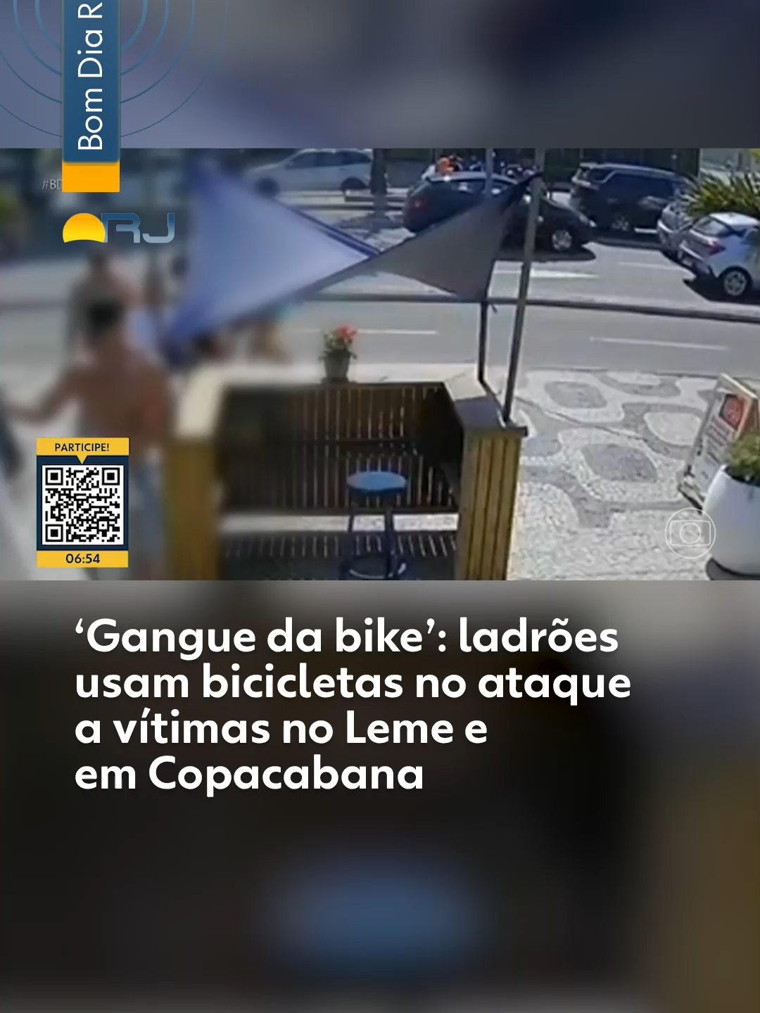 Criminosos em #bicicletas estão atacando na orla de #Copacabana e do #Leme, na Zona Sul do #RiodeJaneiro. Imagens de câmeras de segurança mostram que as ações duram poucos segundos e seguem sempre o mesmo padrão: aproximação rápida, arrancada de cordões e fuga pelas ruas transversais. Mas há casos ainda de agressões durante as abordagens. Um dos flagrantes, registrado em Copacabana, mostra um homem de bicicleta passando pela vítima e puxando um cordão do pescoço. A ação é tão rápida que só é possível perceber o roubo ao rever as imagens em #câmera lenta. Em outro caso, no Leme, 2 homens roubam um cordão avaliado em R$ 25 mil. A vítima ainda tentou correr atrás dos criminosos, mas não conseguiu alcançá-los. Em um 3º flagrante, uma mulher tem um colar avaliado em R$ 16 mil arrancado enquanto caminhava pela orla. #Moradores dizem que os criminosos costumam agir bem cedo, pela manhã, quando a praia ainda está pouco movimentada. O horário coincide com a troca de turno do patrulhamento e com o momento em que #turistas costumam sair dos hotéis. Saiba mais no #g1. #tiktoknotícias
