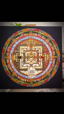 🪷Tranh Mandala🪷 • Kích thước: 1200x1200cm • Chất liệu : dây hợp kim uốn thành hình bằng tay kết hợp tạo màu bằng men màu. • Ý nghĩa tranh: “Mandala” (Phạn ngữ) nghĩa là vòng tròn – trung tâm thiêng. Đó là hình ảnh biểu trưng cho vũ trụ thu nhỏ, nơi mọi sự khởi sinh, vận hành và quay về điểm tĩnh.Nhiều người xem Mandala như bản đồ của tâm thức, mỗi hoa văn là một tầng ý niệm bên trong. 	• Treo trong phòng thiền: giúp tâm an tĩnh 	•Treo nơi làm việc: tăng tập trung, sáng suốt 	•Treo trong nhà: mang năng lượng hài hòa, bình an🙏 #tranhphatgiao #hoatammoc #nghethuatthucong #canhthailam #mandala 
