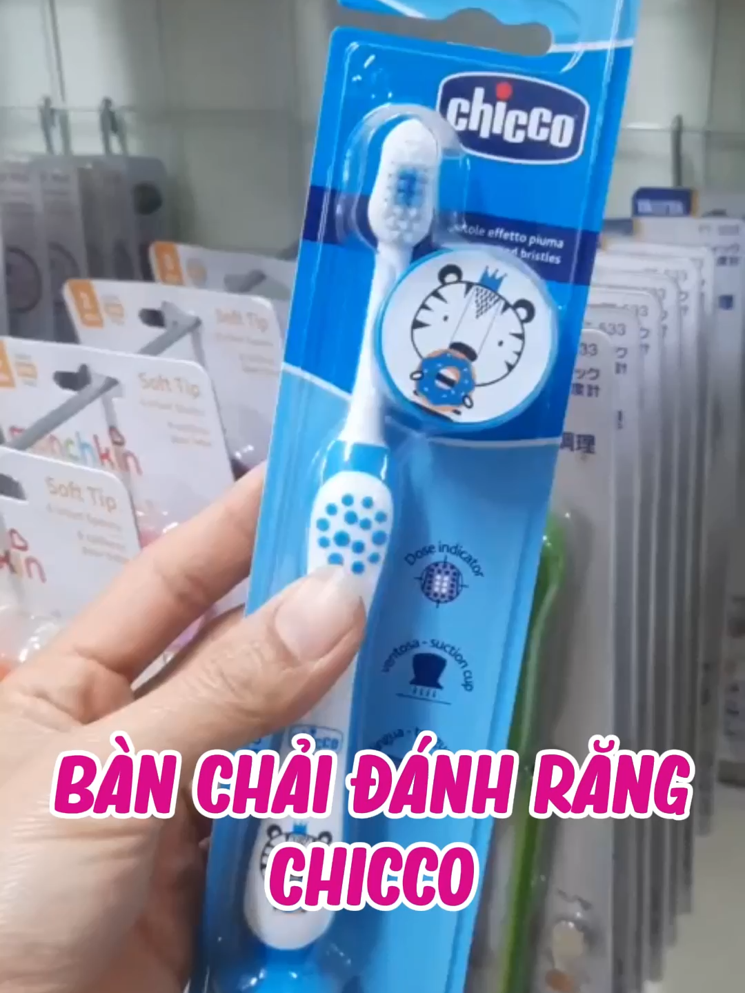 Bàn chải đánh răng Chicco cho bé 2-6 tuổi an toàn, tiện lợi dễ đánh dễ cầm. Bộ sản phẩm kèm cả nắp đậy vệ sinh tiện lợi. Hàng Chicco của Italia thì dùng cho bé quá yên tâm rồi. #banchaidanhrangtreem #banchaitreem #banchaidanhrangchobe #banchaichicco