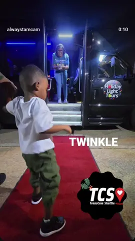 ✨ Christmas Eve Magic with TCS ✨ As Stevie Wonder’s Twinkle, Twinkle, Little Me softly plays, a little boy steps onto the red carpet for his very first holiday light tour — wide-eyed, excited, and full of wonder. 🧒🏾✨ Inside the shuttle, Grandma waits with open arms, ready to share a memory that will last a lifetime. 💫🤍 This is what Christmas Eve is all about — family, love, and moments that glow brighter than the lights themselves. 🎄🚌 Thank you for letting us be part of your holiday memories. TransCam Shuttle, DFW www.TransCamShuttle.com #RideWithTCS 🎄✨ #twinkletwinkle  #DFWtransportation 