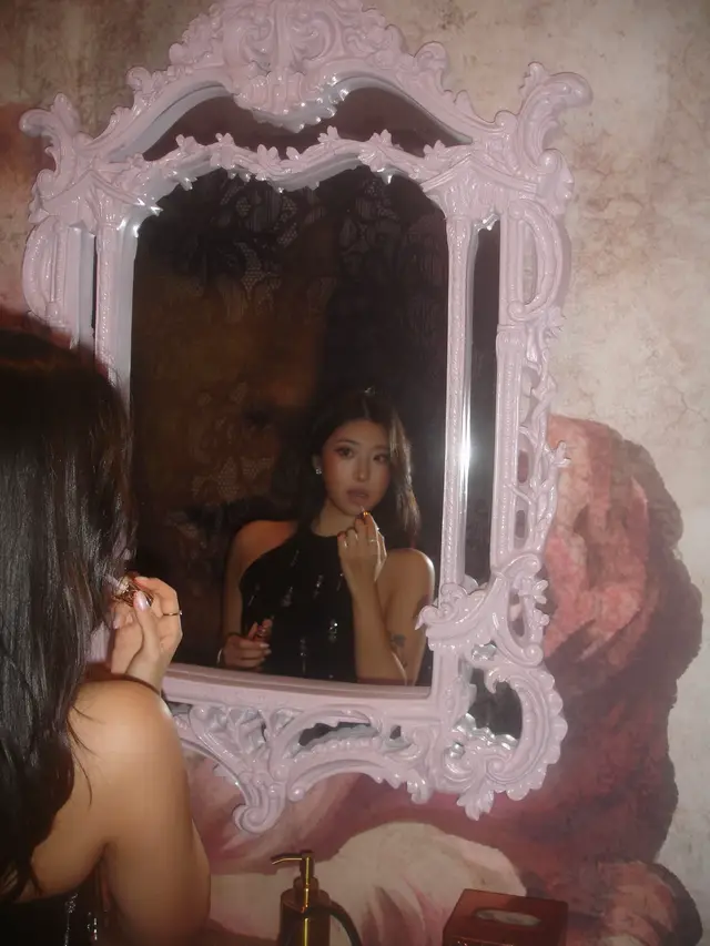 #latenightvibes #mirrorpic #holidaylook #blackdress #torontolife