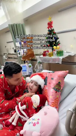 Mamá ya no alcanzo a tener fotos con sonrisas con su amada hija 🥹🥲 🎄 