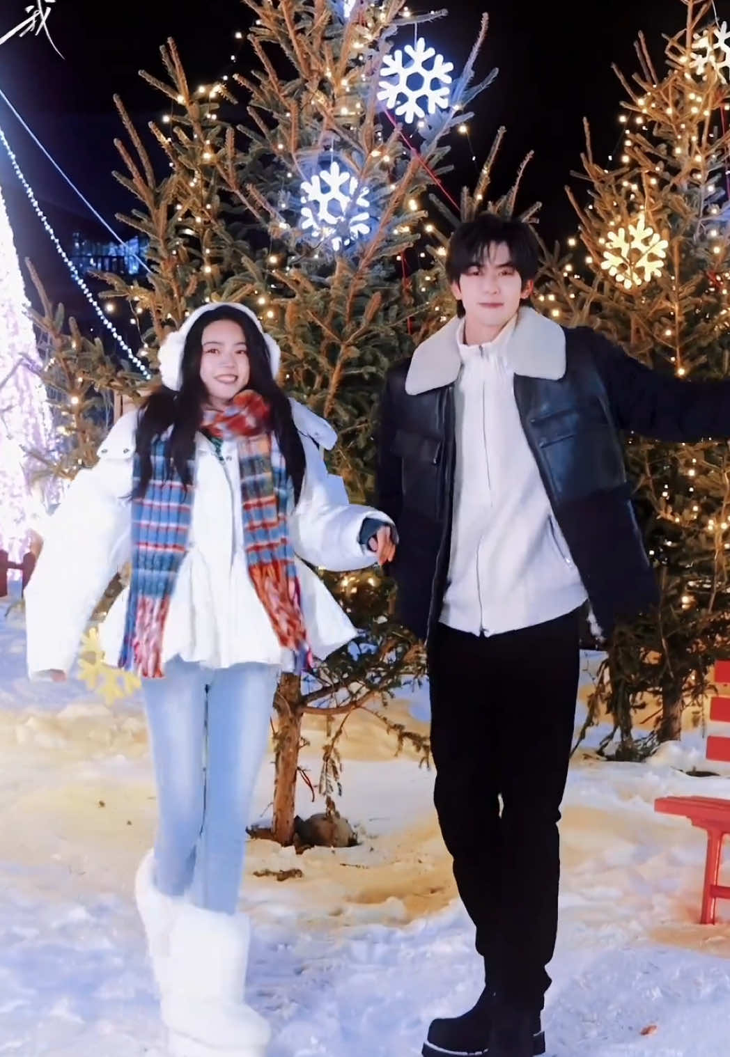 Step into the rhythm.🎶 Lin Yusen & Nie Xiguang invite you to dance. 💃🕺 ☀️ #ShineOnMe is streaming now on #tencentvideo  ✨Starring #SongWeilong #ZhaoJinmai 	 #骄阳似我 