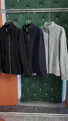 Nét căng khoác Len LV về bù full 3 màu rồi nhé Ae. Toàn bộ hoạ tiết vân monogr dệt full áo S M L XL