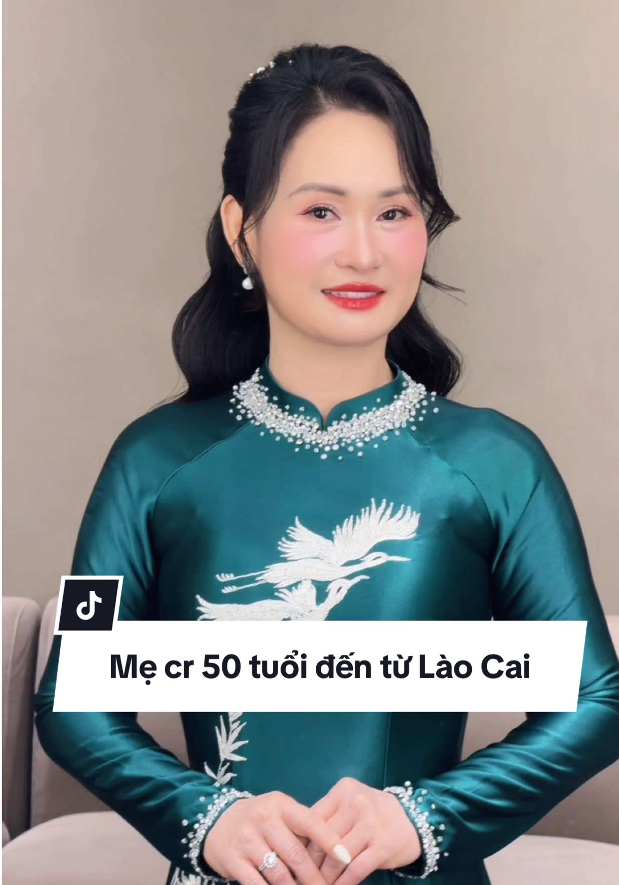 Mẹ chú rể 50 tuổi cực trẻ đến từ Lào Cai👌 #HuongPhieuMakeup  #phanhuonghair  #makeupmechure  #makeupmesui  #makeuptainha 