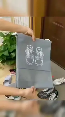 Shoe Bags for Travel – Dust-Proof Non-Woven Storage Pouch with Clear Window & Drawstring | Luggage Organizer for Men & Women Key Features: ✅ Dust-proof non-woven material – clean & breathable ✅ Clear transparent window – easy shoe identification ✅ Drawstring rope closure – secure & convenient ✅ Protects clothes from dirt & shoe odor ✅ Lightweight & travel-friendly design ✅ Suitable for men & women shoes ✅ Ideal for travel, luggage, wardrobe & storage use 🎯 Perfect For: • Travel & vacations • Suitcase & luggage organization • Shoe storage at home • Business trips & gym bags If you want, I can also prepare: