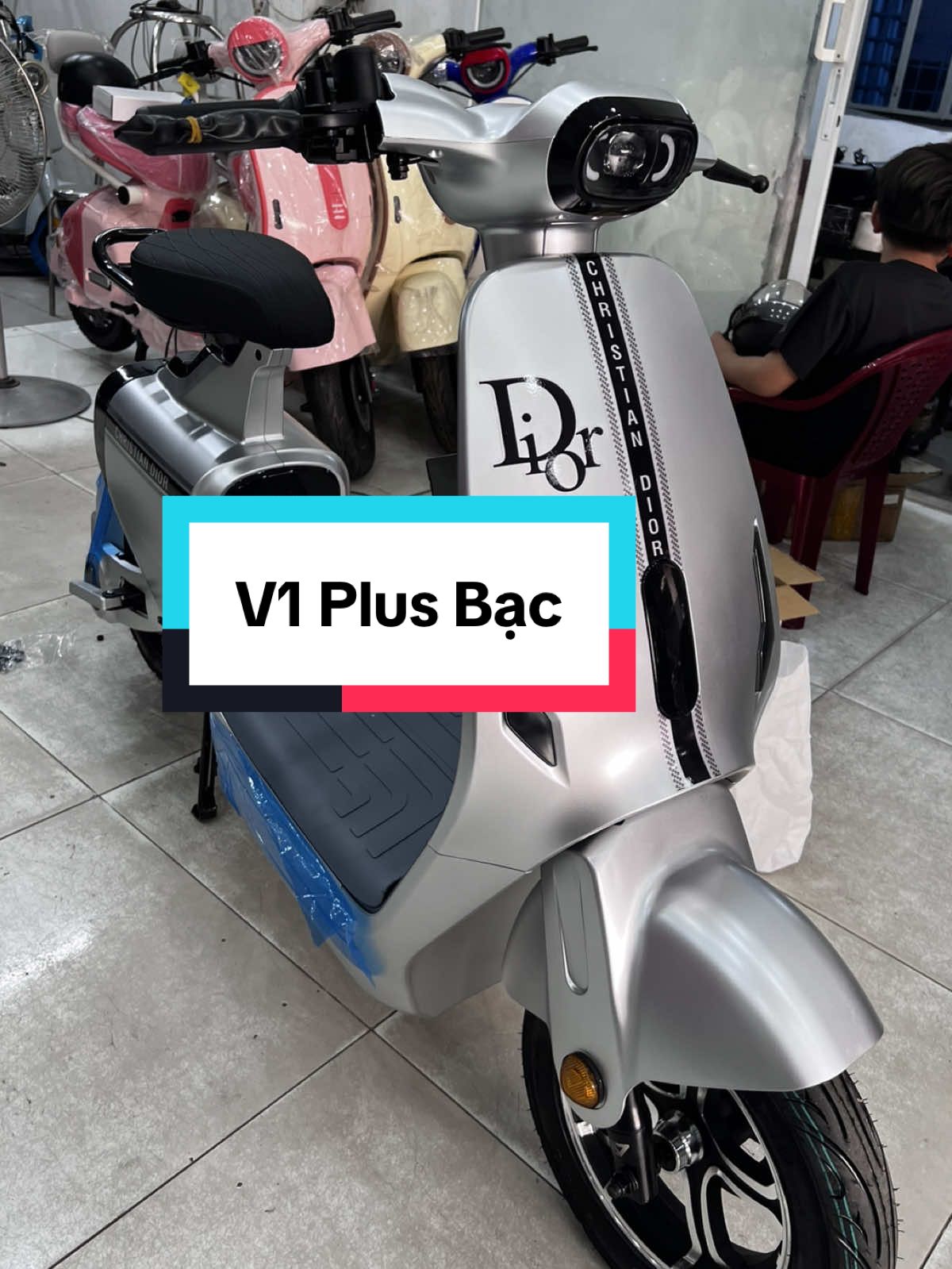 Bàn giao xe điện V1 plus Livo bạc chỉ 12.🐠xx. Hỗ trợ trả góp - Giao hàng toàn quốc. Chốt V1 Plus ib shop liền ạ #CapCut #xedienhottrend #v1plus #binhtan #xuhuong 