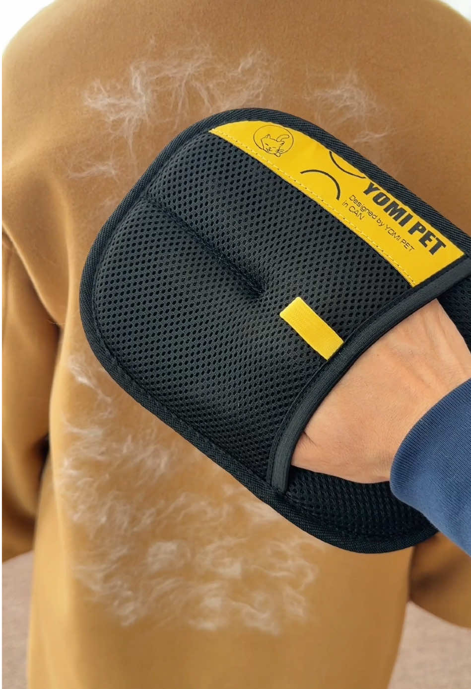 This will be the most worthwhile thing you buy on TikTok😍#pethairremover #pethairremoval #petproducts #pet #fyp 