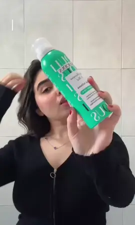 نازلة بسرعة بس حاسة شعرك مش جاهز؟ اعمليله refreshment سريع مع Youlicious Dry Shampoo لأنه بينظف بدون مياه وبيمتص الدهون الزيادة من الشعر و كمان بيمنحه كثافة ولمعان صحي متوفر ب4 روائح مميزة يعني كمان hair mist: Fruity Sparkle و Fresh Breeze و Tropical View و Honey Milk  اختاري الرائحة الاي بتعبر عنك اطلبي دلوقتي من خلال الصفحة أو موقع Cosmoshop! اللينك في البايو