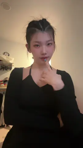 真的很不會撒嬌… #上推薦通知我 #撒嬌舞 #末班車 