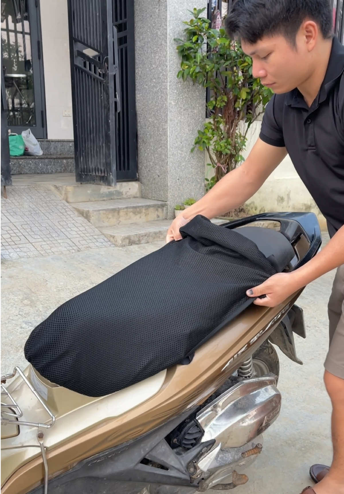 Bọc yên xe máy chống nóng , chống trày xước , phục hồi yên bị thủng , thấm nước #bocyenxemay #bocyenxe #bocyenxemaychongnong #mocyen 