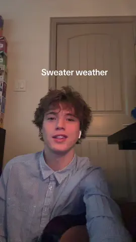I’m not rly a singer but it’s alr #guitar #cover #theneighbourhood #sweater #acoustic 