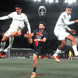 An unbelievable Kvaratskhelia control vs. OM! 🤯🇬🇪 #SportsTikTok #Ligue1 #TropheedesChampions #Ligue1McDonalds #Kvaratskhelia @Setanta Sports Georgia @psg 