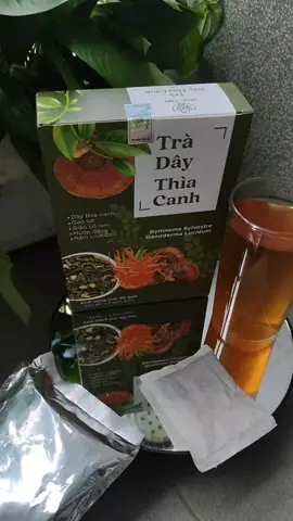 Trà dây thìa canh từ thảo dược tự nhiên, hương vị thanh mát, dễ uống. Sản phẩm hỗ trợ cân bằng cơ thể, giúp duy trì thói quen sinh hoạt lành mạnh, mang lại cảm giác nhẹ nhàng và thoải mái khi sử dụng hằng ngày. #trathanhnhiet #trathaomoc #tradaythiacanh #namlinhchi #dongtrunghathao 