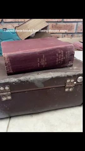 #fyp #antique #oldschool #australia #BookTok I found these books in my mum’s house ready to be thrown away - The official History of Australia in the War from 1930s - Angus and Robertson 