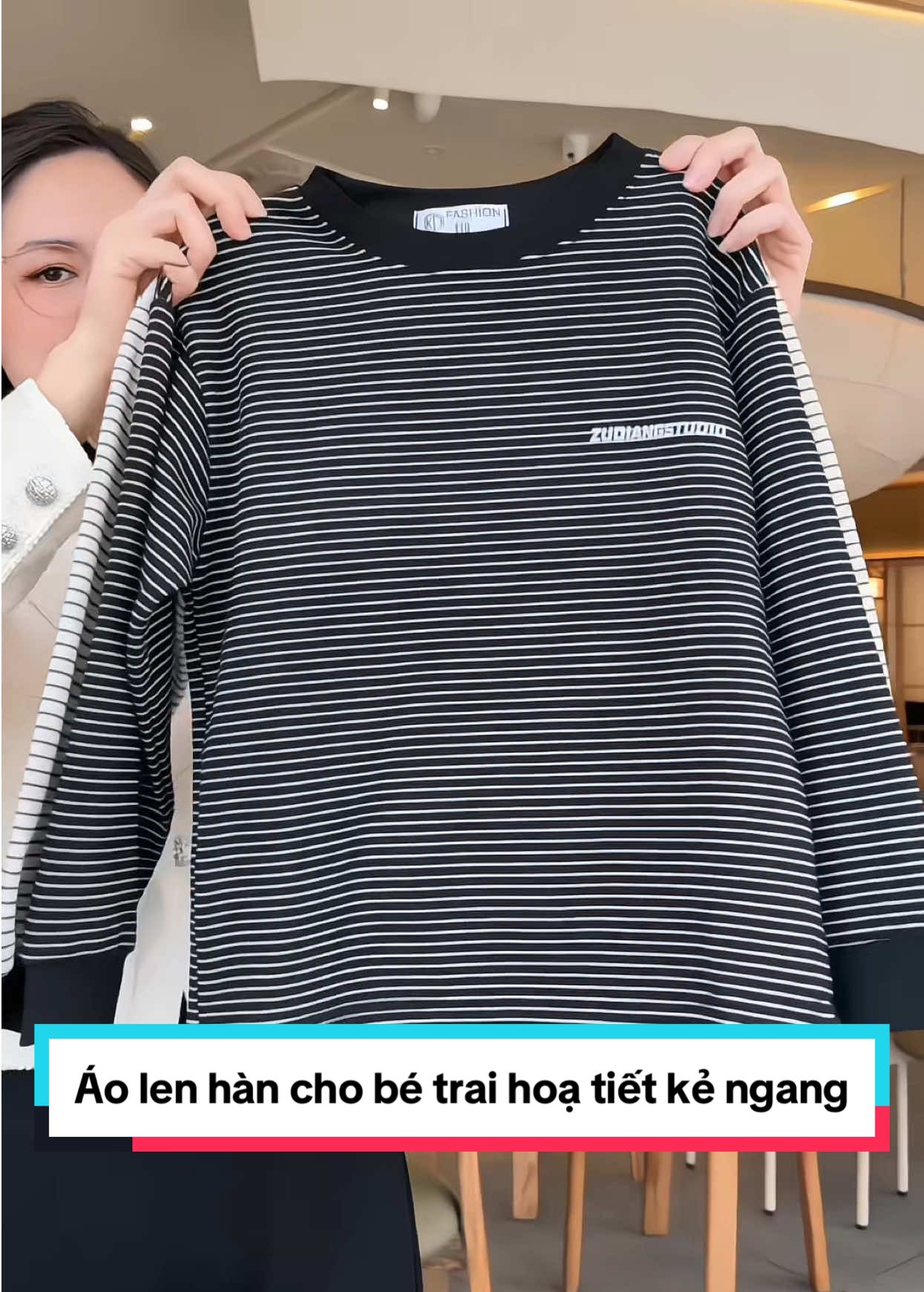 Áo len hàn hoạ tiết kẻ ngang, phối cổ tay cách điệu, phong cách hiện đại cho bé #aolenbetrai #aolencotron #review #quanaotreem #mebobo 