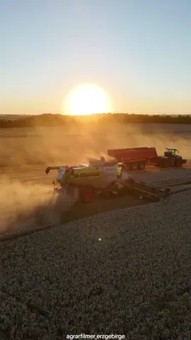 Sommerfeeling💯😮‍💨 #agrarfilmer_erzgebirge #farming #landwirtschaft #ernte2025 #sonnenuntergang 