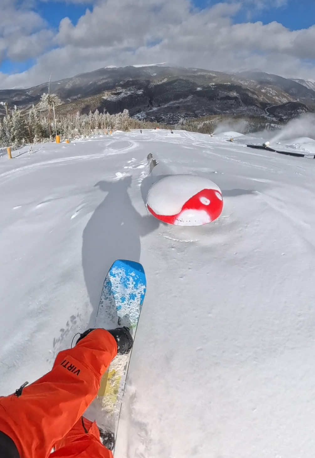 Keystone just opened up i70 🙌🏼 Here is your first look at it!  . . #snowboard #snowboarding #ski #skiing #snow 
