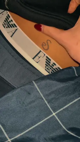 señal para que tu novio se tatúe tu inicial 😉#tattoo #s 