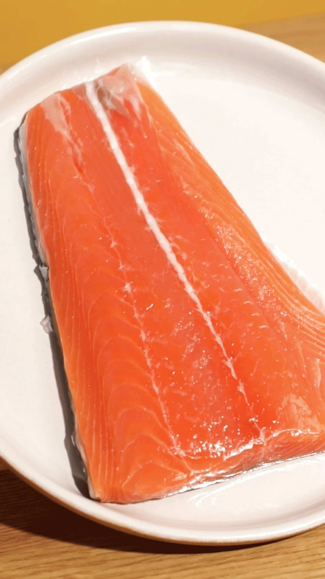 Delicious food shouldn’t be defined by shape or size. 🐟🥓 Our salmon tails and bacon ends & pieces are perfect for cooking AND help cut down on unnecessary waste at the same time. Flavorful, versatile, and proudly rescued.  Find these items and more at misfitsmarket.com. #misfitsmarket #salmon #bacon 