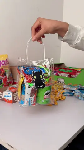 Vamos a hacer bolos para la piñata de mi hijo 🫶🏻🖤 #howtotrainyourdragon #candybag #bolos #asmr #piñata 