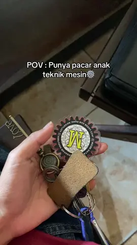 Tidak lupa dengan helmnya yang full sticker #teknikmesin #teknik #engineeringboys 
