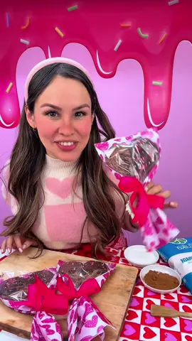Paletas de churro en forma de corazón 🫶🏻 RECETA: 150ml agua  50gr mantequilla  25gr azúcar refinada @vivezulka  1 pizca de sal  100gr de harina de trigo  1 huevo  1cda vainilla  Azúcar y canela para rebozar al gusto