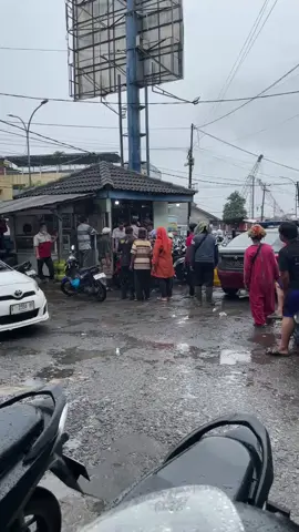 pasar cibinong jam 4 sore tgl 14 jan 2026 warga menangkap ma ling yg lagi beraksi di toko emas video : mardiana 