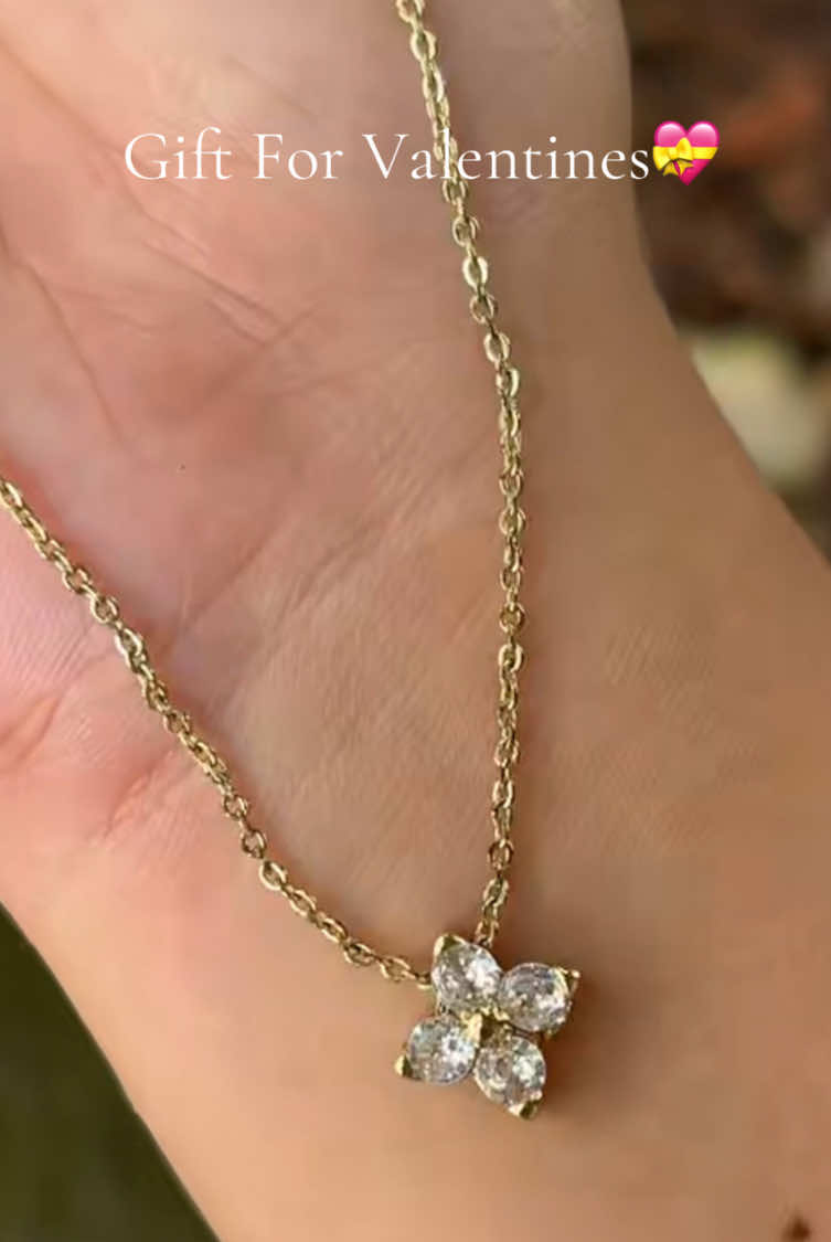 Gift Ideas for Valentines. Necklace from ArtPhro with Bag or Box Gift Packaging perfect for Valentines Day🫶 #artphronecklace #giftideasforvalentinesday #luckyclovernecklace #necklaceforwomen #valentinesdaygift 