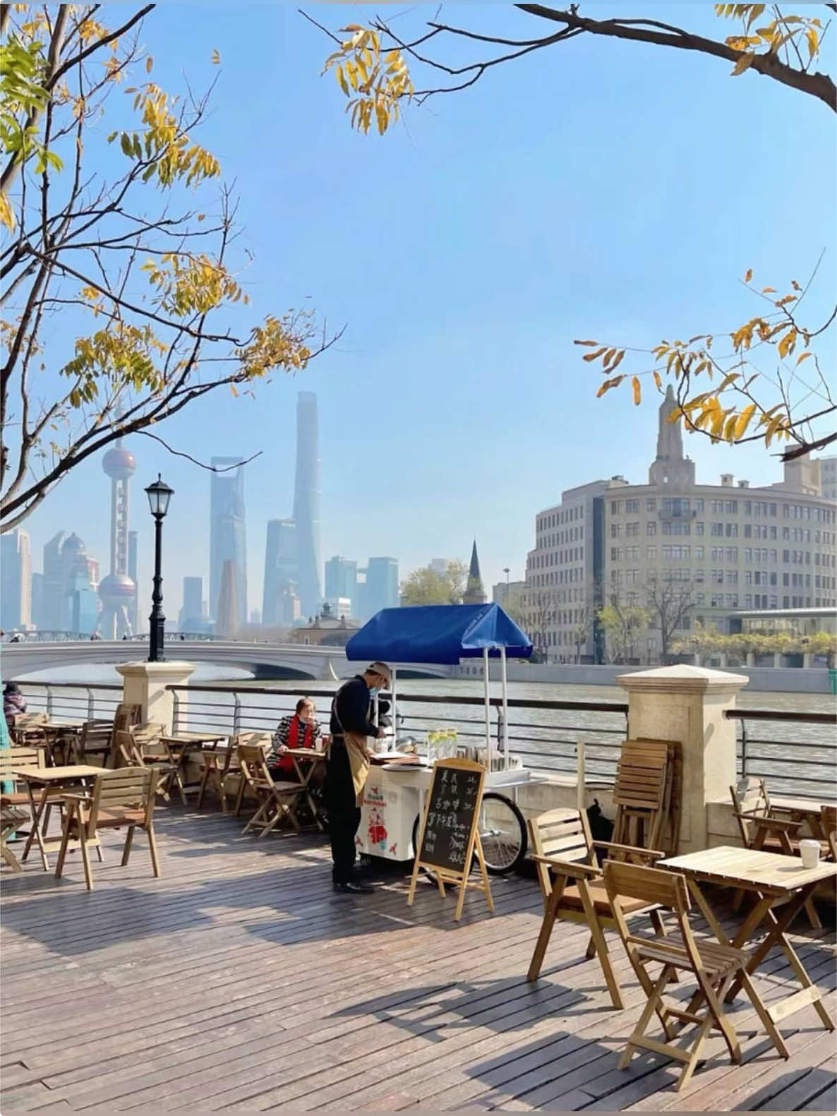 REI Coffee and North Bund Greenland are two of Shanghai’s most photographed spots, but the experience changes completely depending on timing and where you stand. Sharing the small details that made these feel worth it.  Save this if Shanghai’s on your list.