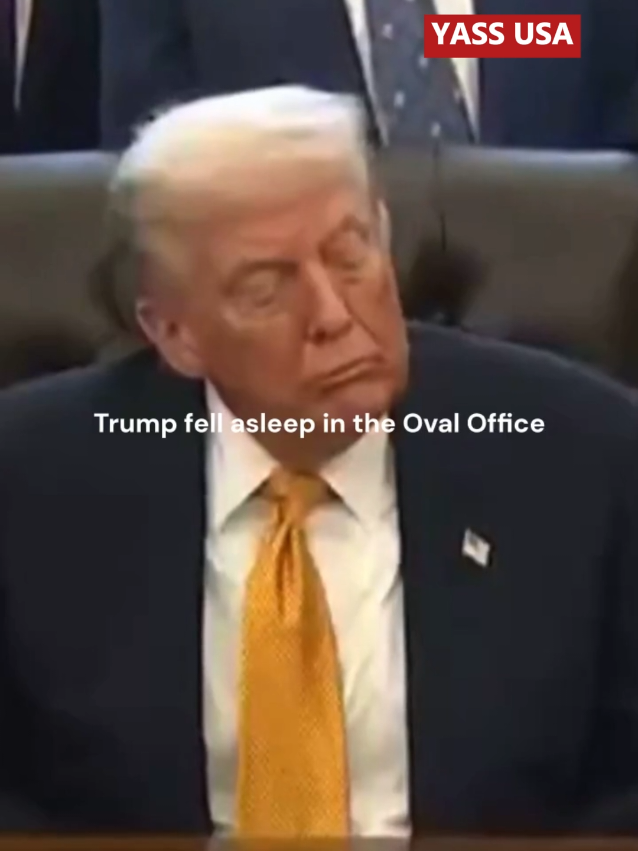 Trump fell asleep in the Oval Office and openly farted in front of two young girls. #trump #ovaloffice #sleepy #viralvideo #whitehouse      