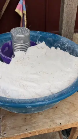 Salut la NTKANDA j’espère que vous allez bien!!!! Je vous apprend à préparer le FUFU à la méthode #LARI c’est notre aliment de base et l’accompagnement de nos recettes de tous les jours. J’espère que vous allez beaucoup apprendre avec moi je vous souhaite un bon visionnage que Dieu vous bénisse bisous bye!!!! #pourtoi #cuisine #congobrazzaville242🇨🇬 #visibilité   