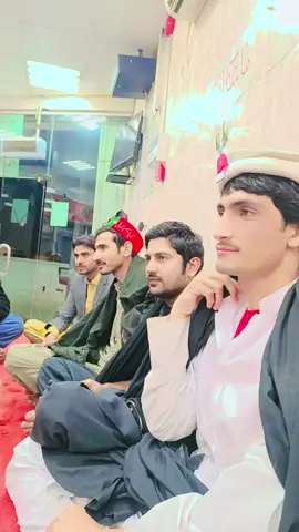 اصل او نسل ته يې ګوره ياران مه جوړوه سړي ته ګوره هرسړی نه جانان ما جوړه وه 