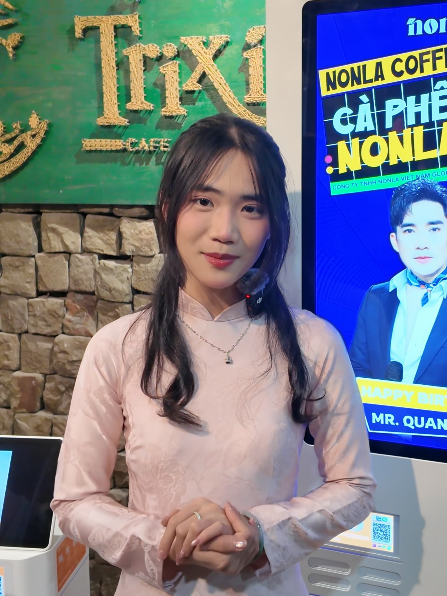 Nonla Coffee gửi lời sinh nhật ca sĩ Quang Hà, chúc anh tuổi mới luôn vui vẻ, hạnh phúc bên gia đình để đem đến thật nhiều ca khúc hay cho khán giả #nonlacoffee #caphenonla #caphenguyenchat #quangha #sinhnhat