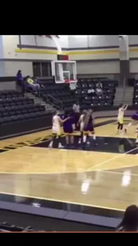 Bet she won’t do that again 😂🤦🏿‍♂️ #clip #dailyclipps #basketball 