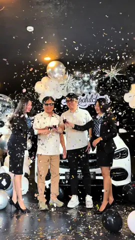 Bàn giao C 200 Avantgarde V2 đến gia đình và em trai trẻ tuổi  – lựa chọn hoàn hảo cho phong cách sống hiện đại. Một khởi đầu mới, một đẳng cấp mới cùng C-Class 💙 #nhuthao #C200 #mercedesbenz #xuhuong #cantho 