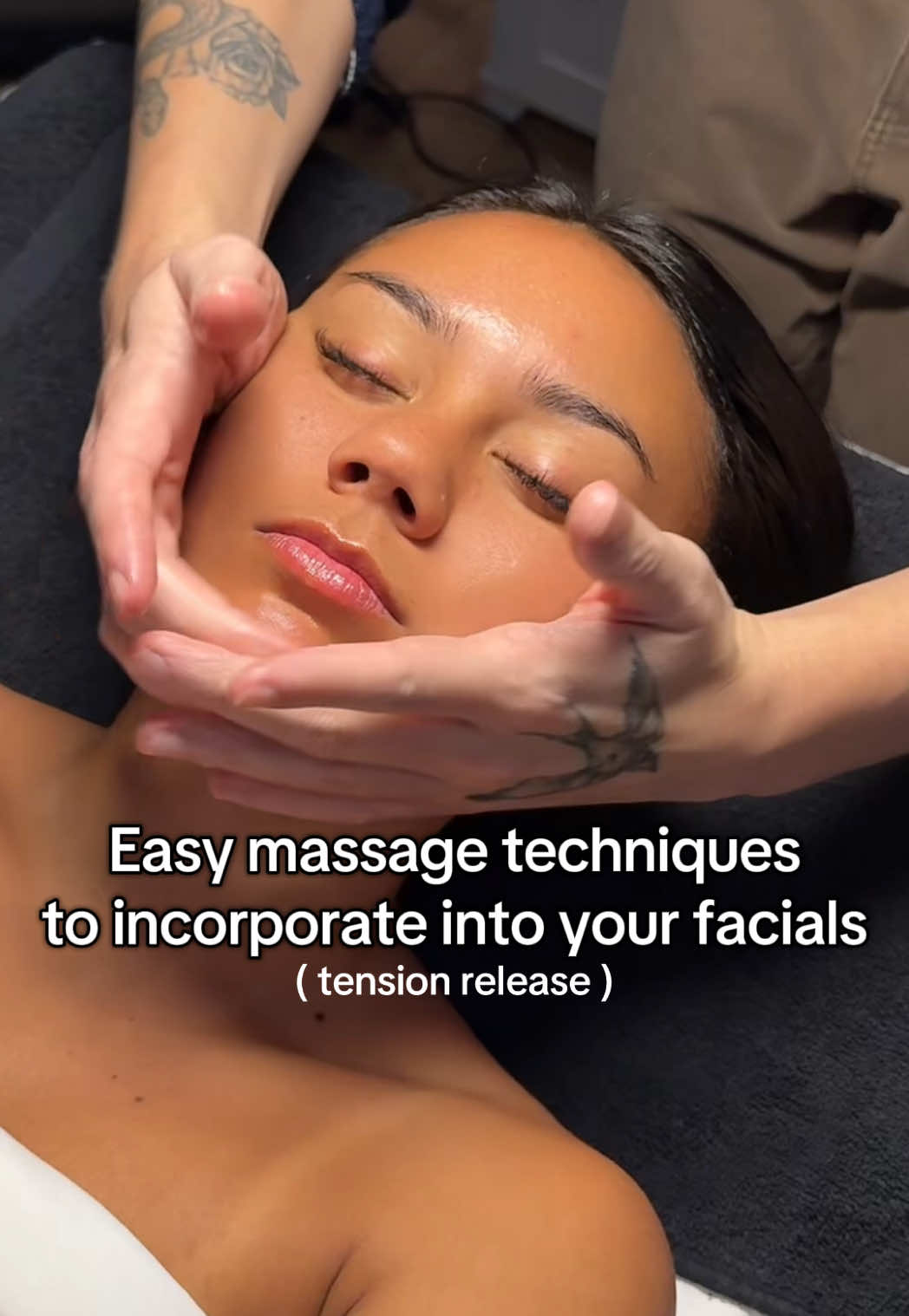 I’ve had so many people message me about massage moves so here are a few very easy moves you can incorporate!  Also apologies for the the filter I didn’t know it was on until the end 😂 #esthetician #estheticianlife #facialmassage #tensionrelief 