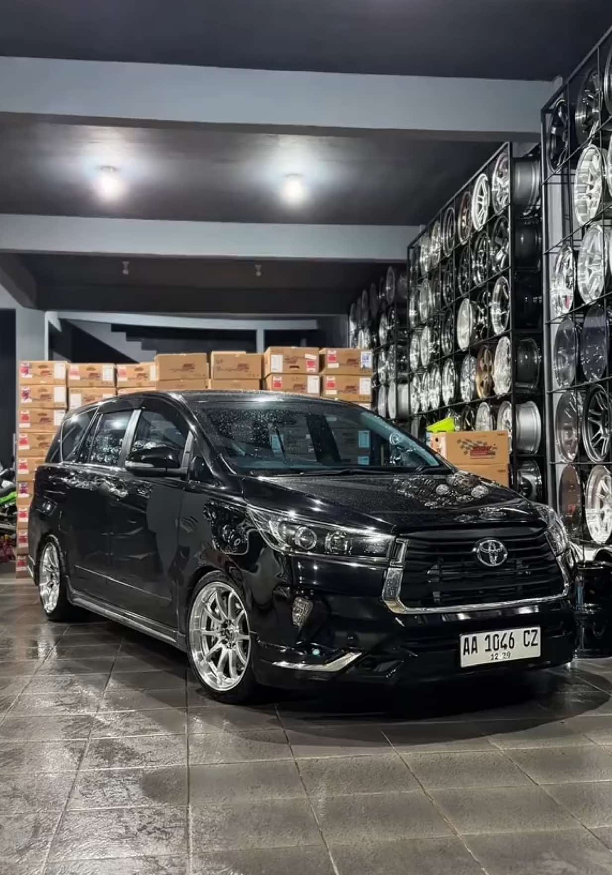 proper 😇 #innovaventurer #innovaventurermodifikasi #modifikasiinnova #modifikasiinnovareborn #ajmwheelsstore 
