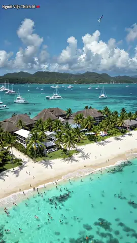 🏖️ Khám phá 4N3D và 5N4D tại Đảo Hải Nam nơi được mệnh danh là “Hawaii” của Trung Quốc  ✈️ Chương trình trọn gói bay thẳng Bambo Airlines , No Shopping - Thưởng thức món ăn nổi tiếng (Lẩu gà nước dừa): Một trong tứ đại món ăn nối tiếng ở Hải Nam. • Nghỉ đêm tại khách sạn 4 sao tại Tam A; • Tham quan chụp hình 