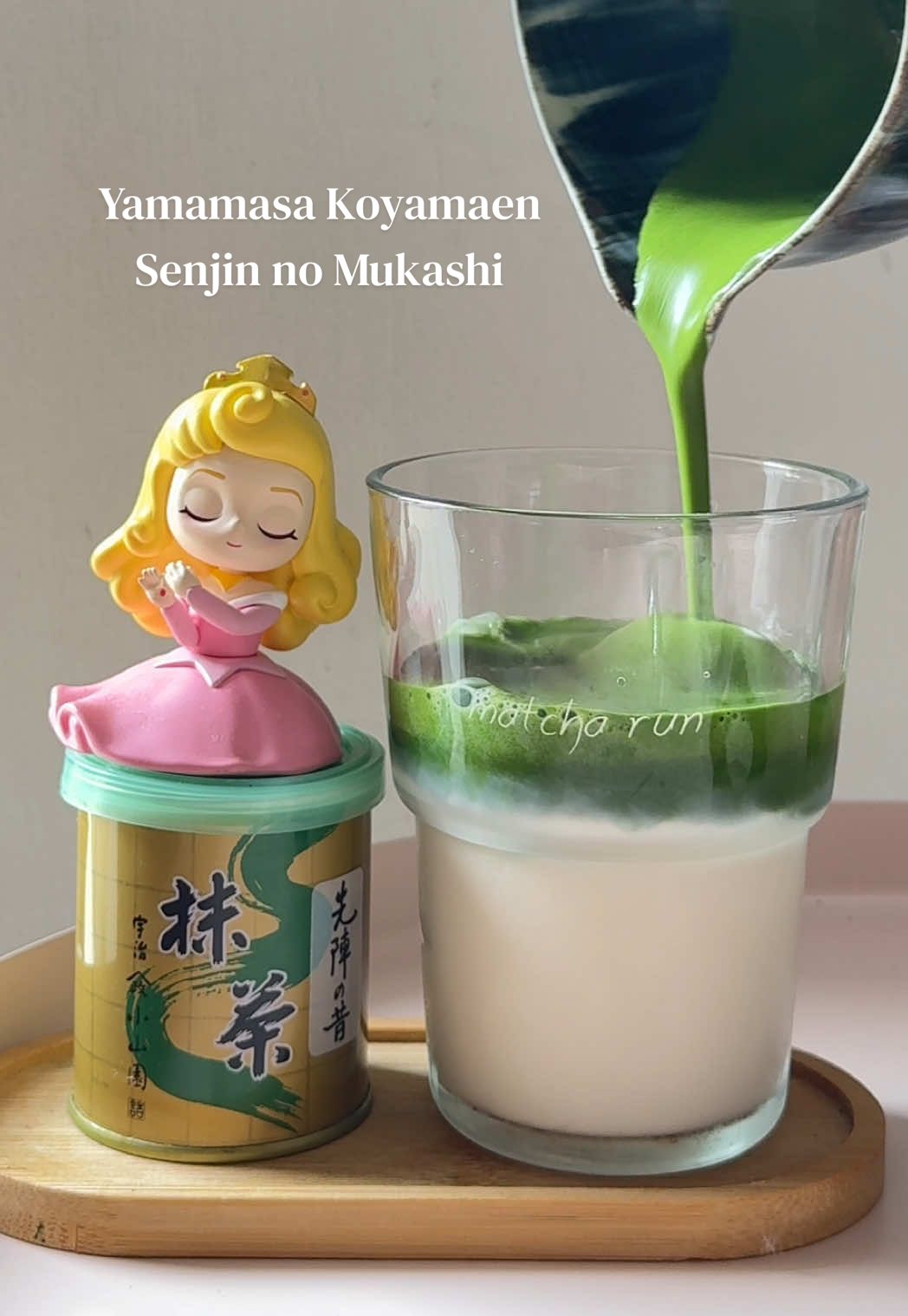 🇯🇵 Japan Matcha Review — Yamamasa Koyamaen - Senjin no Mukashi 30 gr tin can🍃 • Colour : Vibrant deep green, powder is so dense and smooth! • Aroma : smells very pleasant and unique like you get so many, a pumpkin, altogether with bold nuts and fresh grass aroma  • Taste : Bold but not sharp very rounded, not the umamiest at YK range but more to a soft little sweet well balance nutty-grassy, no bitterness, mild astringency, full body. Best serving : koicha, usucha, latte • Price : i get this at 530k/30 gr  I was a bit surprise that i can enjoy this as koicha as i am not yet an enjoyer of koicha and usucha. The astringency is like when u drink a brewed jasmine tea. I think it did it’s job as one of the higher grade range at YK. From my pov, Senjin sit on the 1st place from YK range that i have tried (aside from ogurayama, samidori, and ogurayama) #yamamasakoyamaen #senjinnomukashi #japanmatcha #ceremonialmatcha #nuttymatcha 