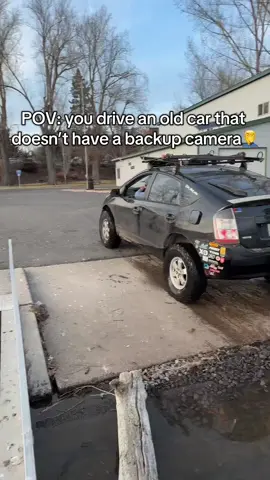 This could’ve been prevented if he had a back up camera…🙄 #backupcamera #carplay #carplayscreen #oldcar #giftsforhim 