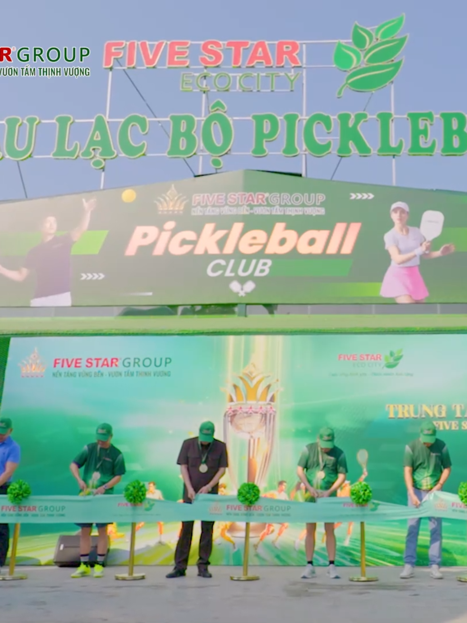 🔥 [RECAP] CÙNG NHÌN LẠI CHẶNG HÀNH TRÌNH TẠI HỘI THAO FIVE STAR GROUP 2026 - KHI TINH THẦN TINH ANH KIẾN TẠO NÊN TẦM VÓC 🎉 Trong không khí sôi động của Hội thao Five Star Group 2026, mỗi trận đấu và từng khoảnh khắc trên sân không chỉ lan tỏa tinh thần thể thao, mà còn phản chiếu tầm vóc của một tập thể luôn bền bỉ bứt phá để dẫn đầu ✨ Được xem là niềm tự hào của Five Star, hội thao là nơi tinh thần Tinh anh được kết tinh, từ sự tập trung chuẩn xác, tinh thần đồng đội bền chặt đến khát vọng vươn xa được tôi luyện trong từng chuyển động. Những giá trị ấy hiện diện xuyên suốt qua các bộ môn: Tennis, Golf, Đi bộ, Bóng đá, Bóng bàn, Chèo thuyền Kayak và Pickleball, mỗi môn thi là một lát cắt nội lực, cùng hòa quyện tạo nên khí thế chung vững vàng và bền bỉ. 📌 Đặc biệt, sự kiện khai trương Trung tâm Thể thao Đa năng Five Star Eco City đã mở ra một chương mới - nơi kỷ luật, tinh thần và khát vọng kiến tạo những giá trị thịnh vượng bền vững được vun đắp và lan tỏa. 👉🏻 Hội thao khép lại, nhưng tinh thần Tinh anh vẫn tiếp diễn mạnh mẽ tại Five Star Group. Cùng nhìn lại những khoảnh khắc rực rỡ đã làm nên tinh thần “vươn tầm” rất riêng của Five Star! #FiveStarGroup #NenTangVungBen #VuonTamThinhVuong #TVM #HoiThao #FiveStarGroup2026