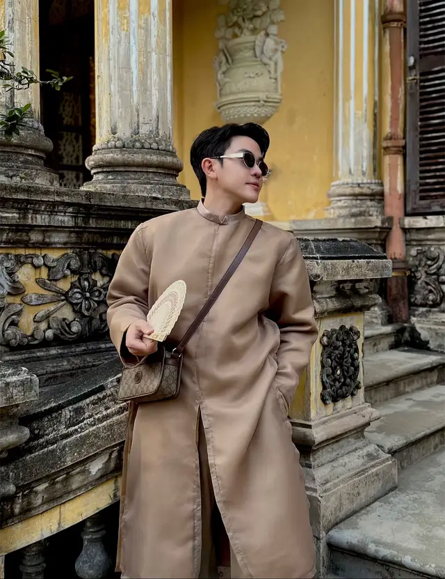 Một chờ, hai đợi, ba trông Hỏi người có định yêu không mà nhìn ☺️ 
