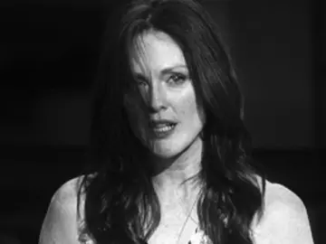 OKAYY                                                           @݁ ˖.𝘌𝘮⊹˚🛸                                           #juliannemoore #olderwomen #wlw #chloe2009 #2000 