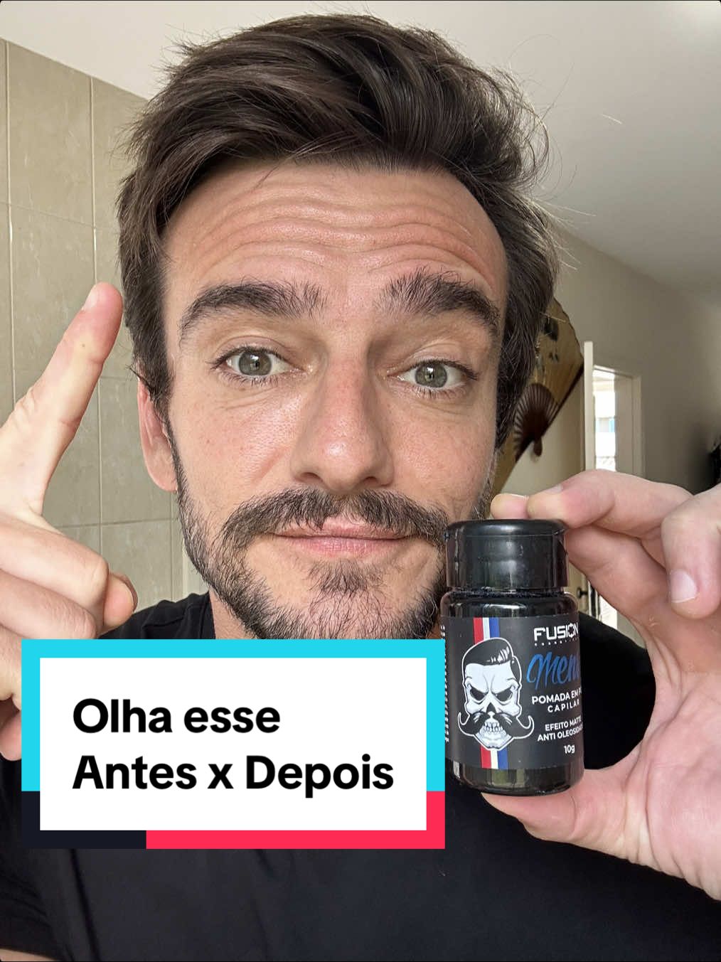 Cabelo fino e escorrido? ❌ Oleoso poucas horas depois ❌ Não fixa ❌ Não cria volume, por mais que tente 👉 Com essa pomada eu tiro o excesso de oleosidade, crio volume de verdade e ainda garanto fixação sem pesar. Resultado aparece na hora — olha o antes e depois. 🛒 Clica na sacolinha laranja e testa no seu cabelo. Depois disso, não volta atrás. 💈 #fusioninfluencers #tiktokshop #tiktokviral #cabelofino #cabeloescorrido 