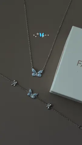My bf is so good at giving gifts. I love these glowing butterflies.#valentinesdaygift #fancime #butterfly #obsessed 