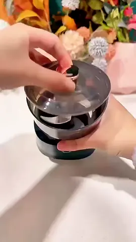 Dê uma olhada em Mini Processador De Alimentos Elétrico Picador De Alho Triturador De Pimenta 350ml por R$28,99 - R$35,99. Compre na Shopee agora! https://s.shopee.com.br/W0dK7AbVi 🆔ALH-QDB-FYB #cozinha #lardocelar🏡 #organizacaodecasa #hype #viral 