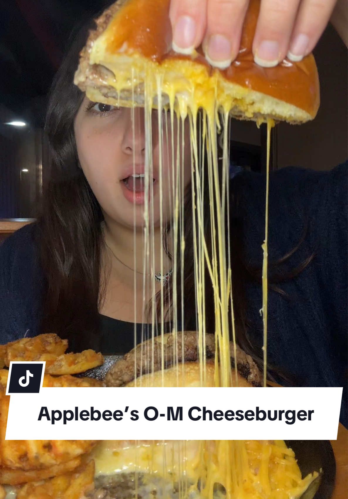 O-M cheeseburger from Applebee’s #applebees #trending #japan #fastfood #Foodie @Applebee’s Grill + Bar @Lilmamamarlo 