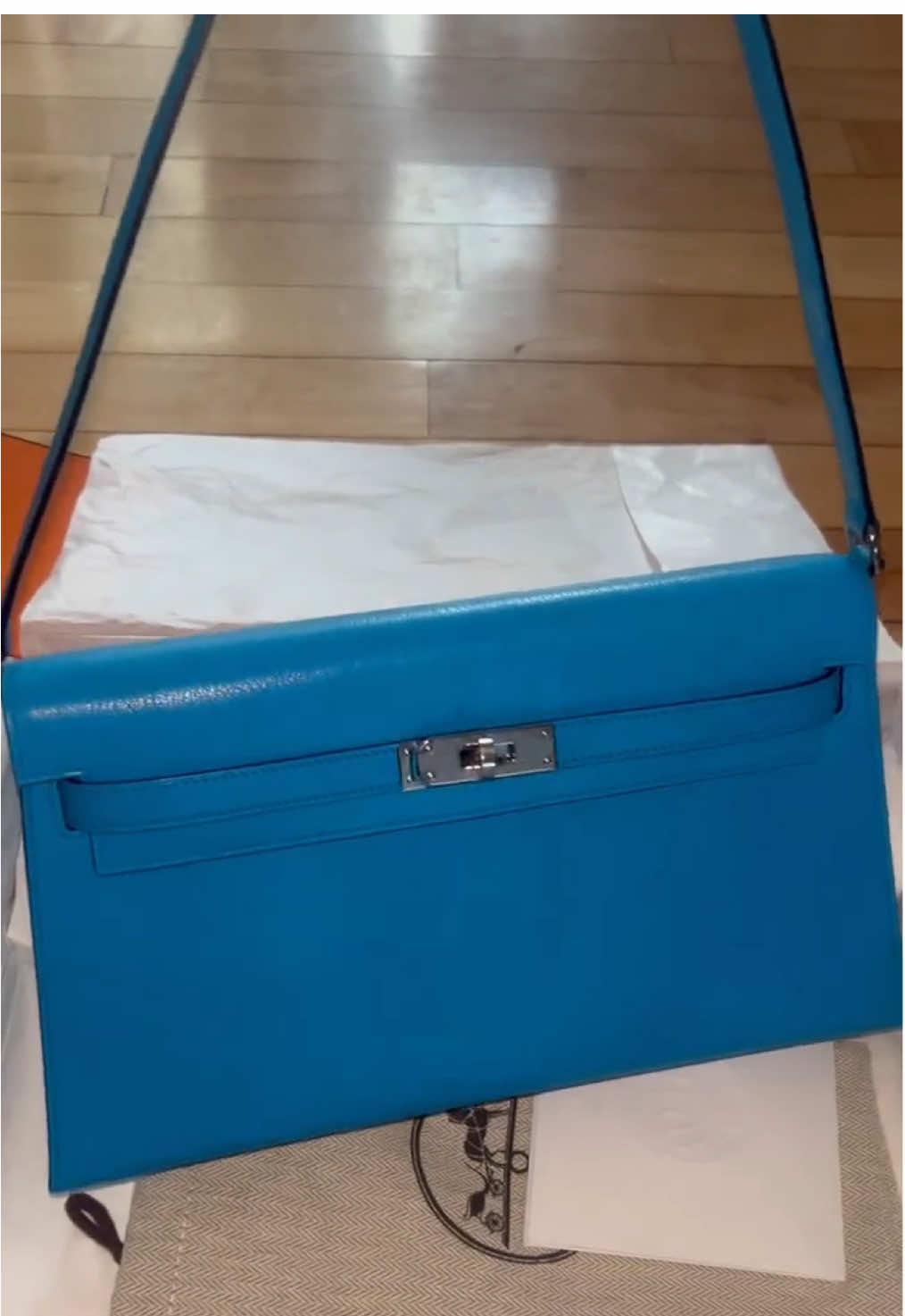Unboxing beauty: Hermès Kelly Elan Bleu Zanzibar 💙 Available for sale with full authentication at StylinWithYou.com #hermes #luxury #hermeskelly #luxuryhandbag #stylinwithyou 